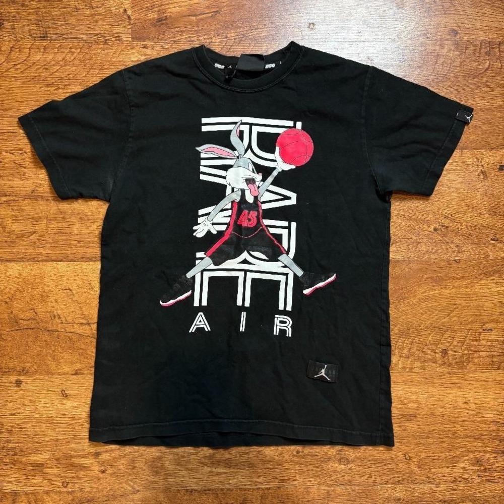 Bugs Bunny Rare Air faded black & red graphic t-shirt